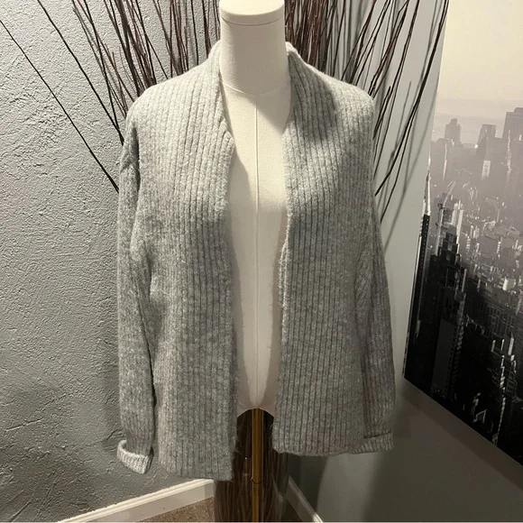 🌸NWOT UNIVERSAL THREAD OVERSIZED GREY CARDIGAN SWEATER SIZE MEDIUM🌸 - Picture 2 of 7